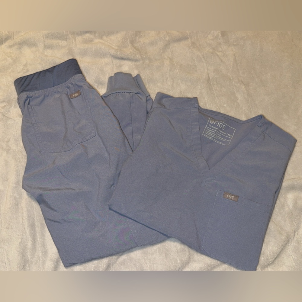 XXS Figs Light Purple Scrub Set